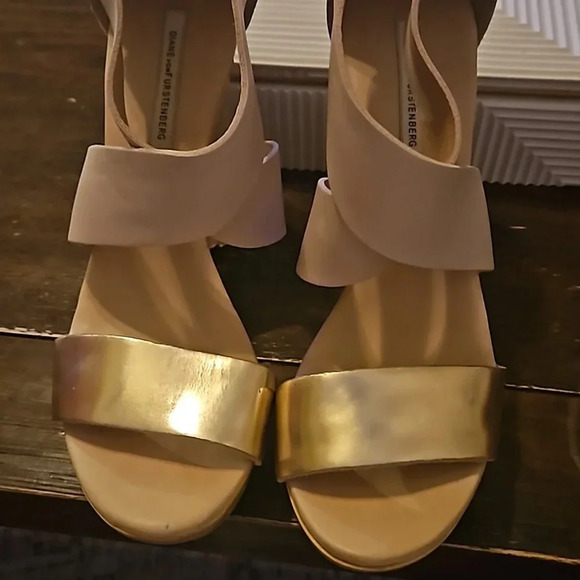 Diane Von furstenberg Opal Wedge in RoseGold/Pumice. Size 9.5 - Picture 11 of 16